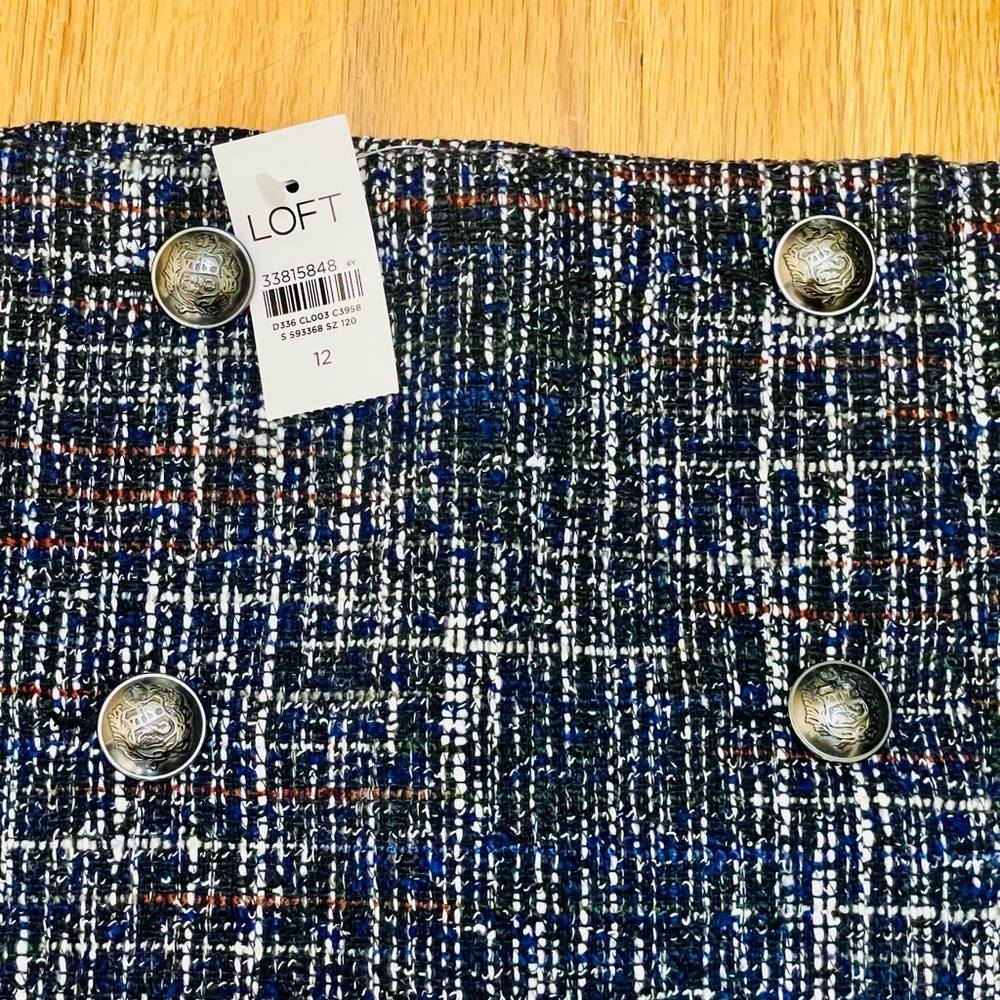 ✨ LOFT Tweed Mini Skirt with Button Detail – Navy Multi, Size 12 NWT ✨ - Picture 2 of 5